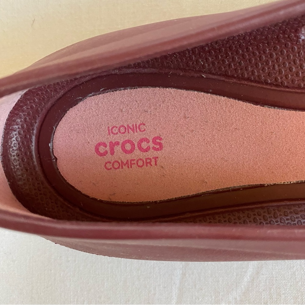 Red Crocs - Picture 4 of 6